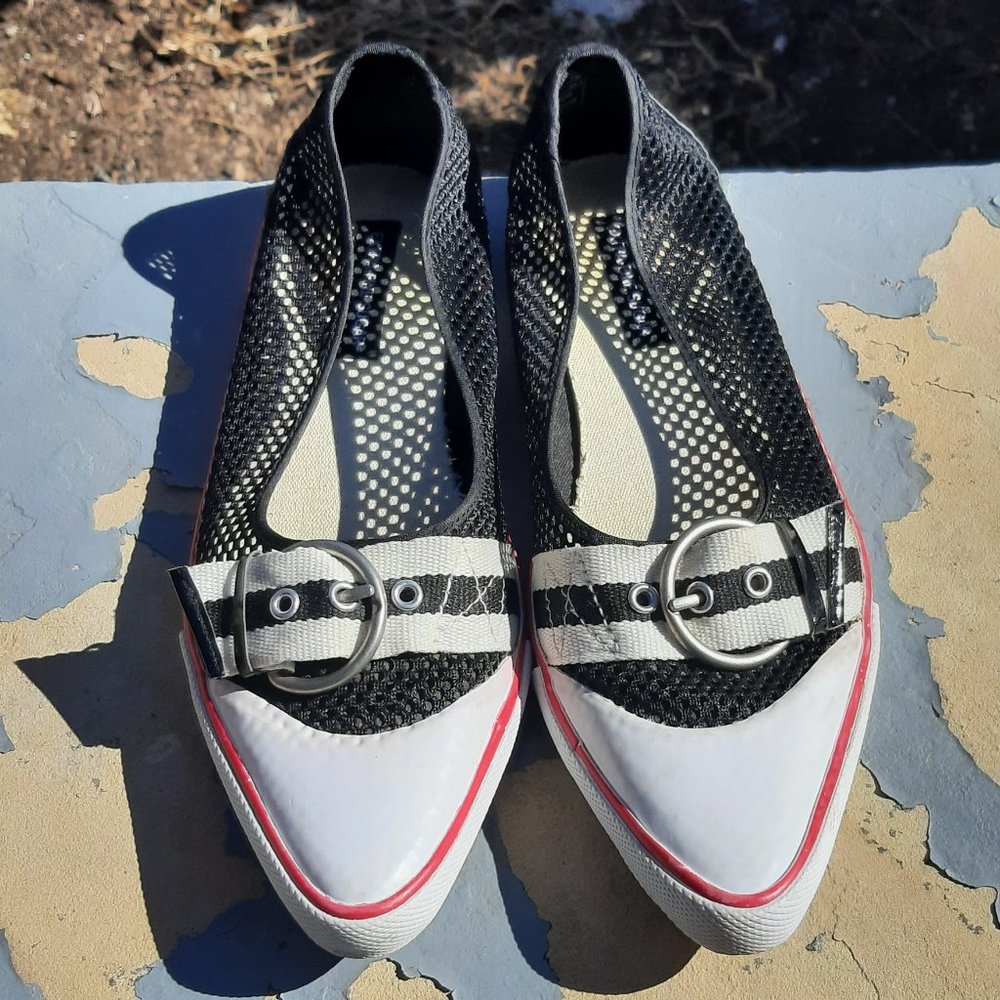 Sugar mesh slip-ons